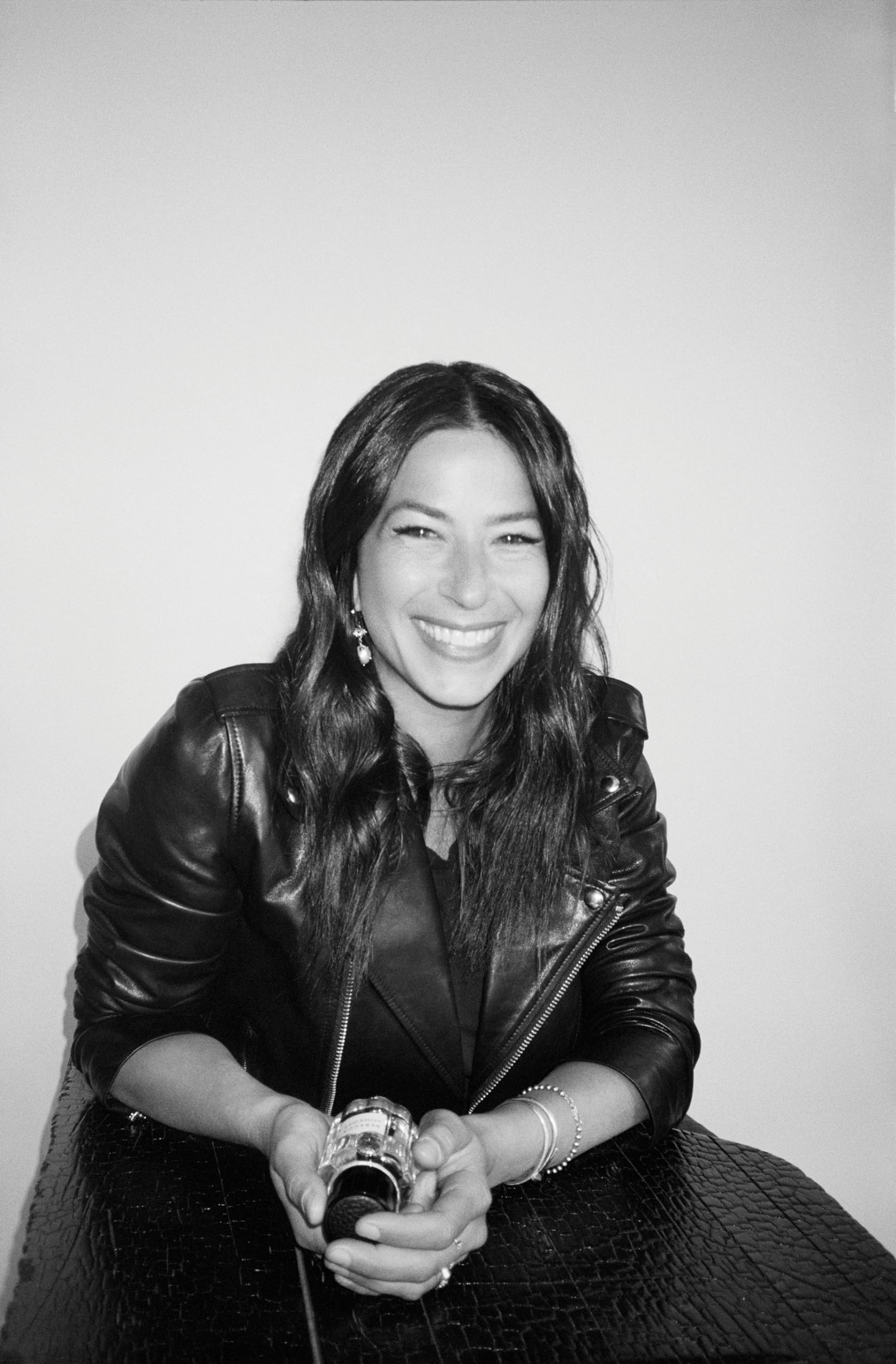 Rebecca Minkoff body spray heart notes tobacco and jasmine create warm allure.