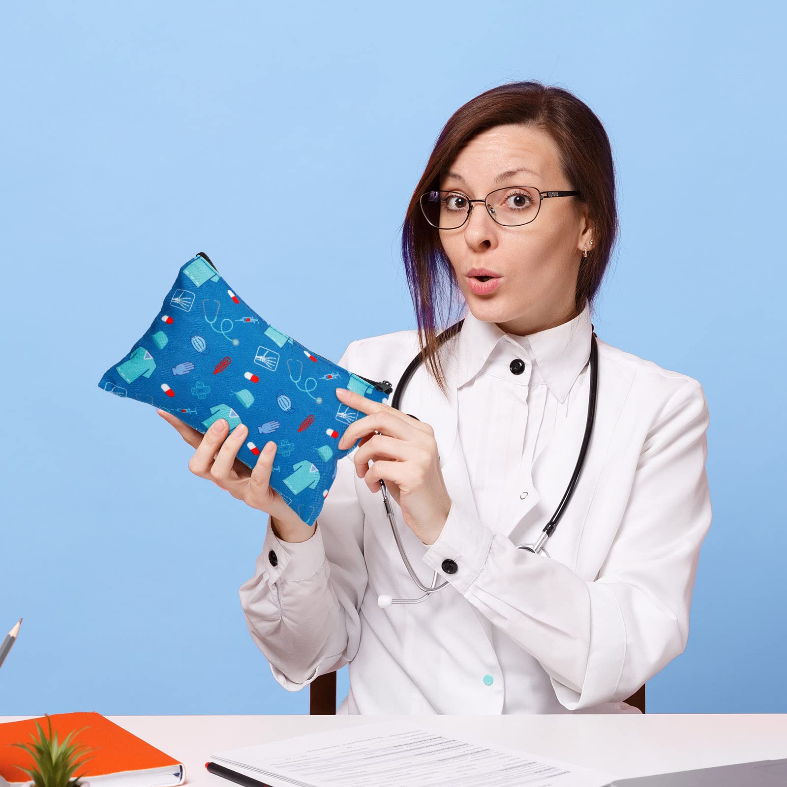 Reginary nurse cosmetic bag Pattern 02 keeps cosmetics organized on the go