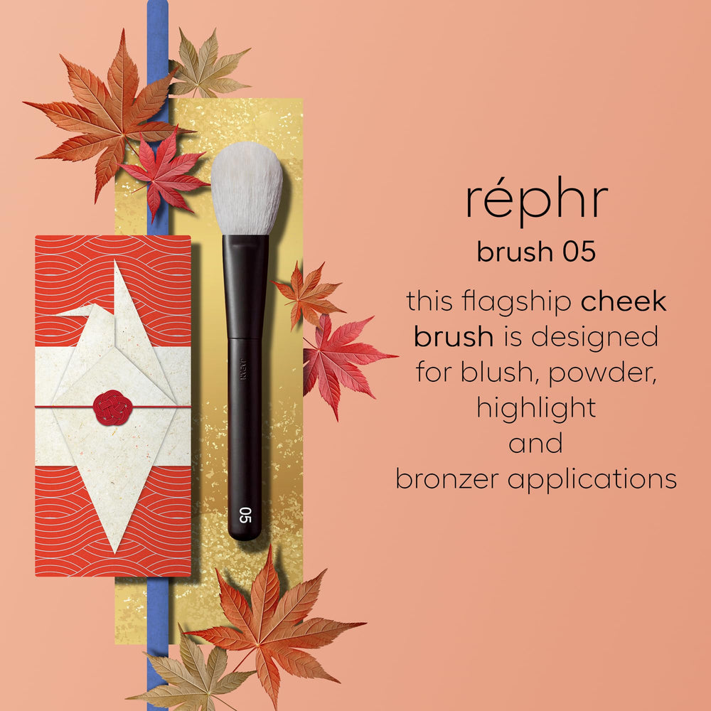Rephr brush05 highlighter glow on cheekbones for diffuse radiance.