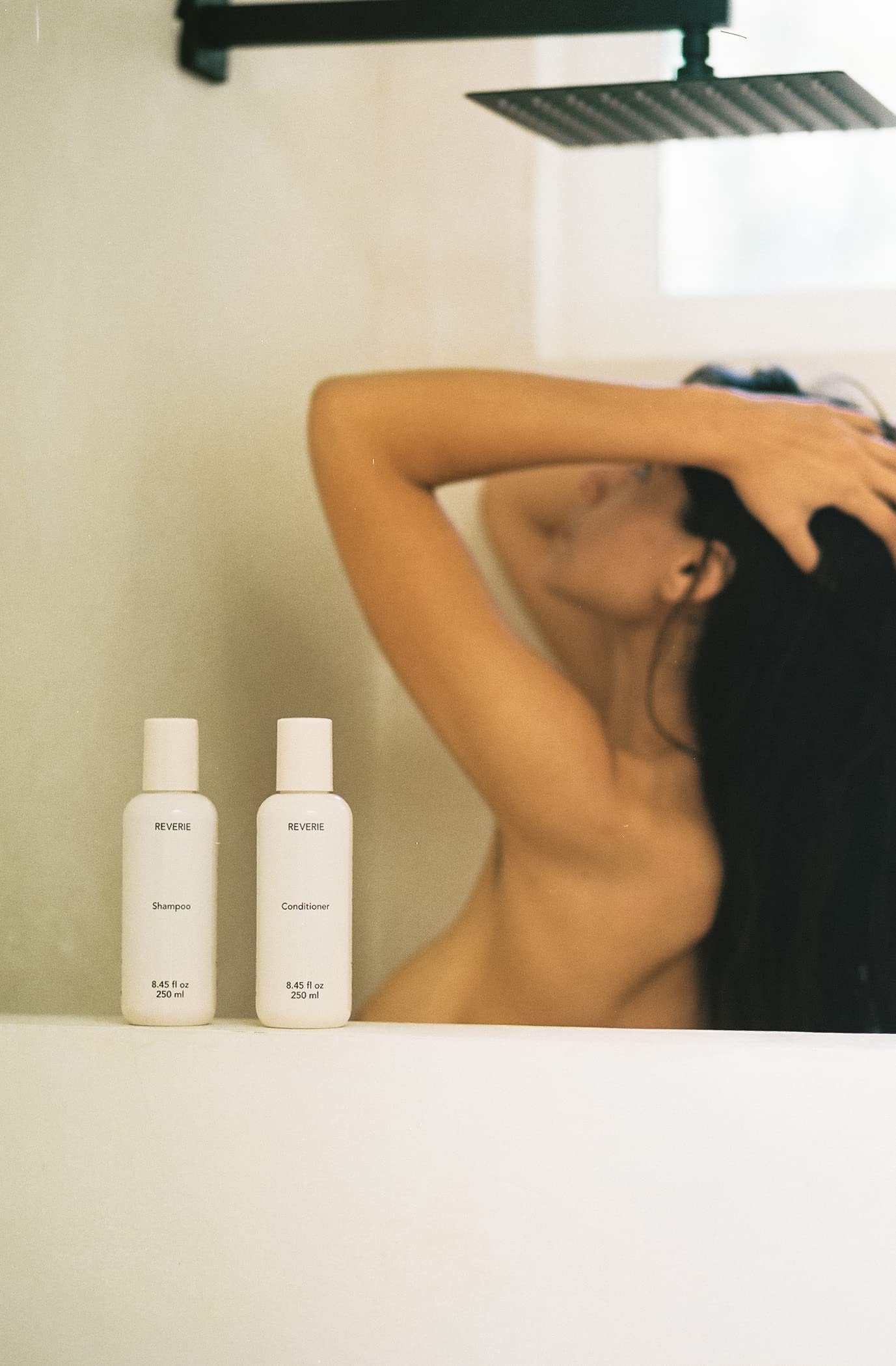 REVERIE babassu oil gloss demonstrates healthy shine on hair.