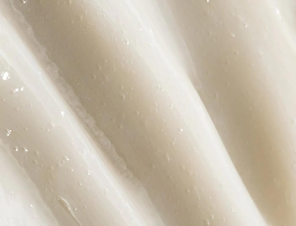 REVERIE Natural Milk Leave-In application demonstrates detangling and quick styling.