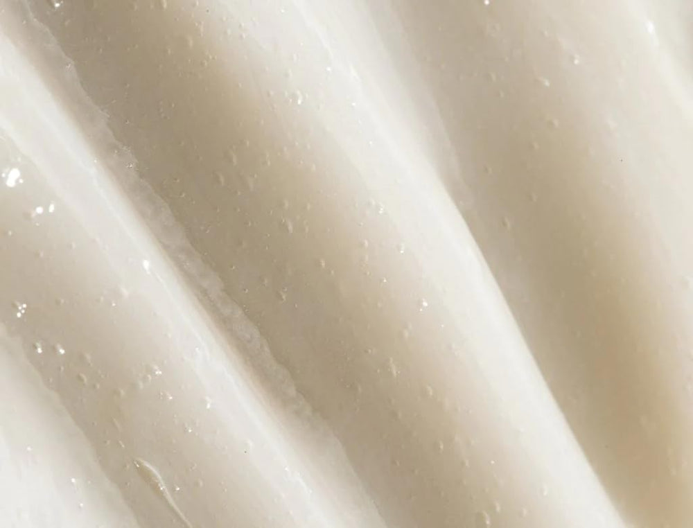 REVERIE Natural Milk Leave-In application demonstrates detangling and quick styling.