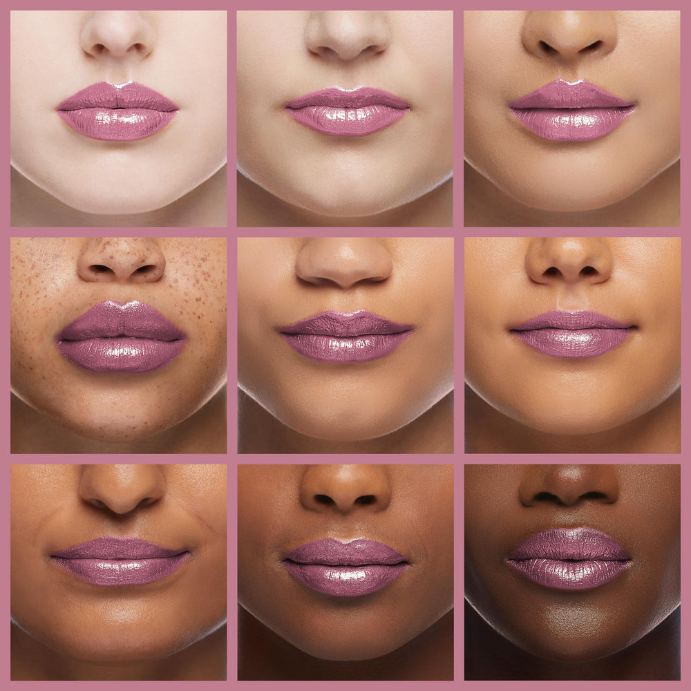 REVLON bálsamo tintado labial con acabado brillante para color duradero.