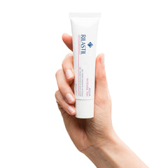 Rilastil Aqua Intense 72H texture-closeup highlights creamy gel-cream texture for instant absorption.