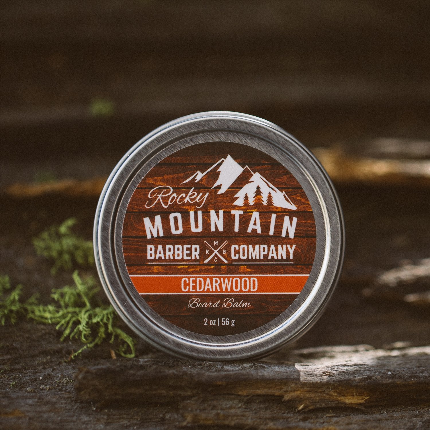 Aplicación fácil de Rocky Mountain Barber Beard Balm para retoques rápidos.