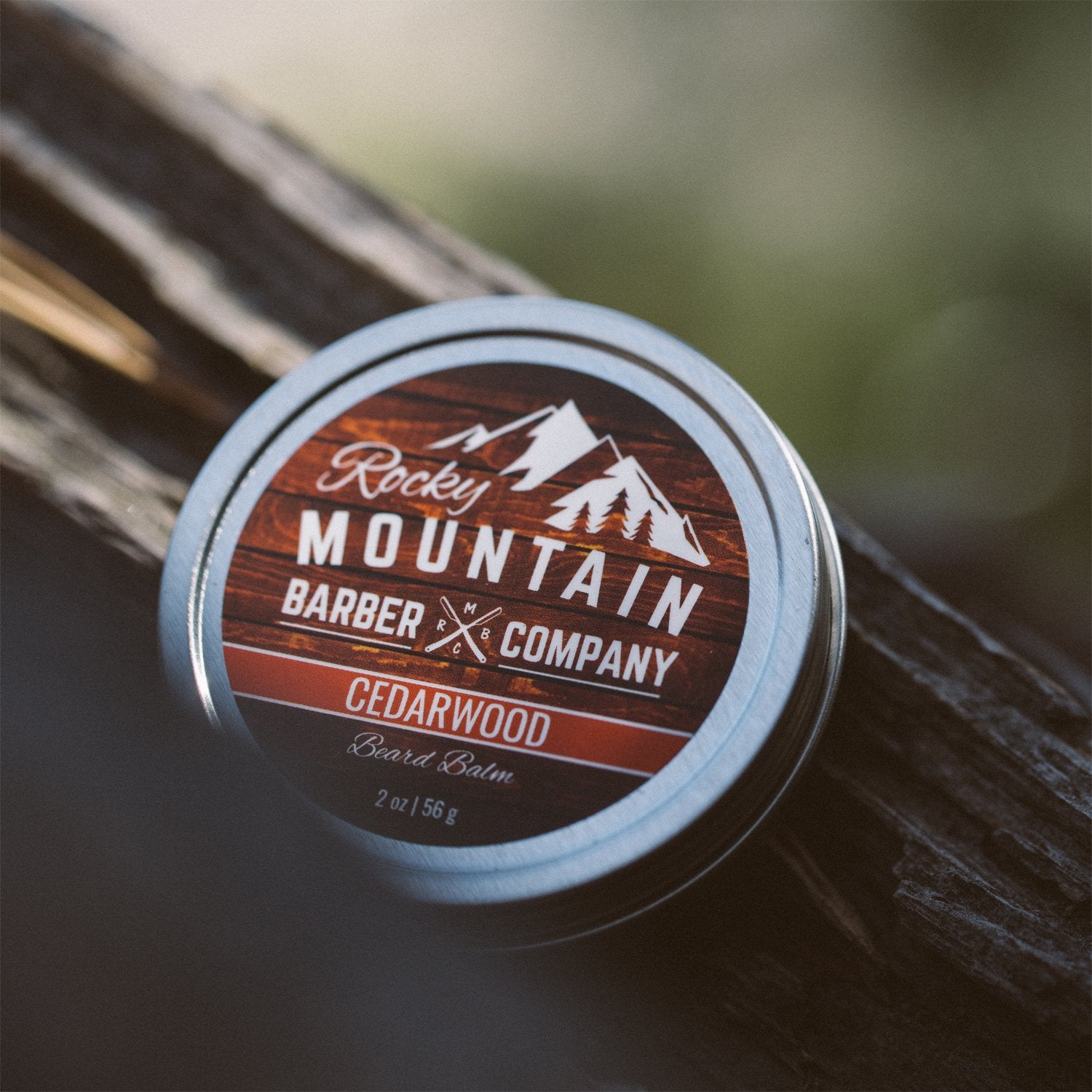 Ingredientes simples de Rocky Mountain Barber Beard Balm para uso natural.