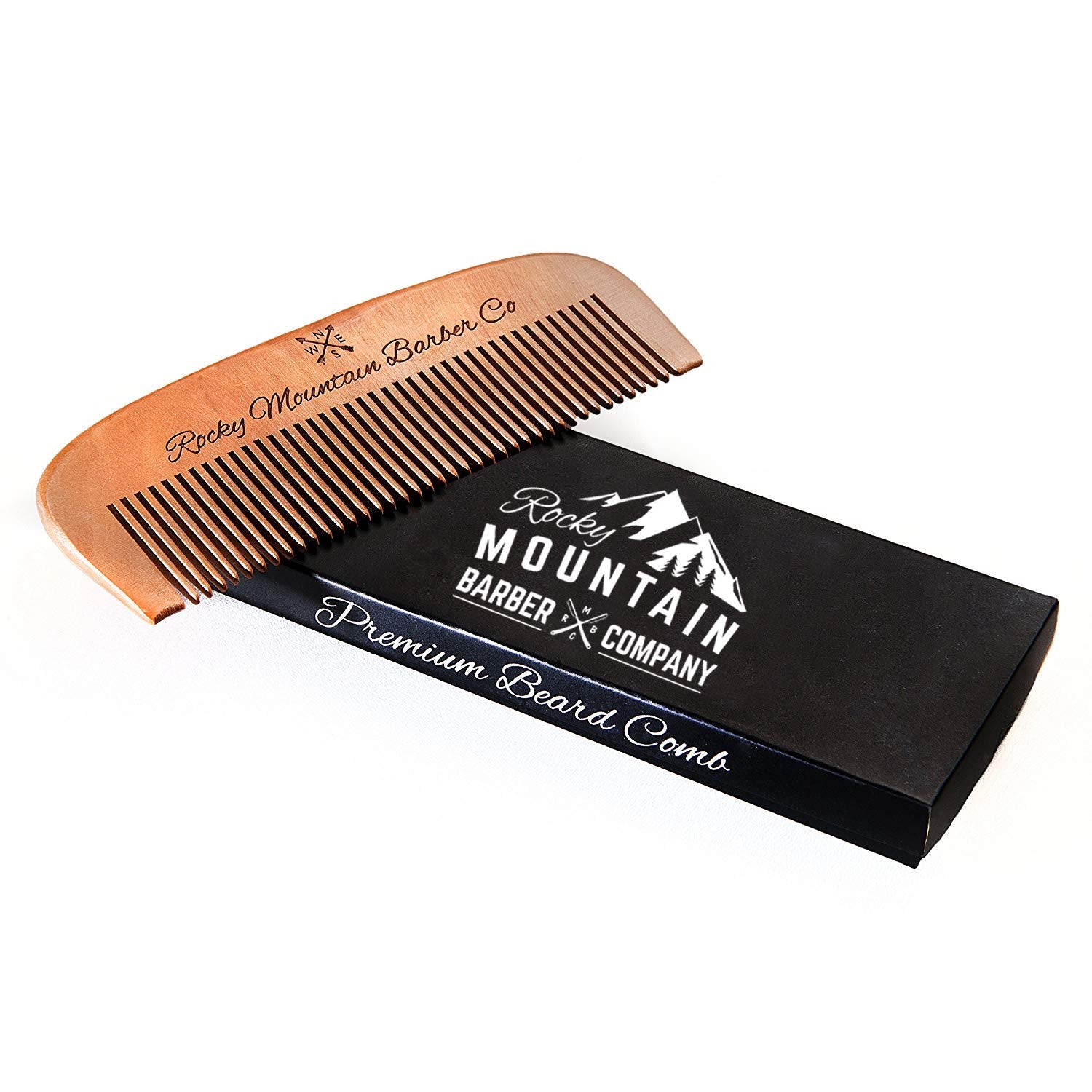 Rocky Mountain Barber Company peine de madera en mano para uso diario.