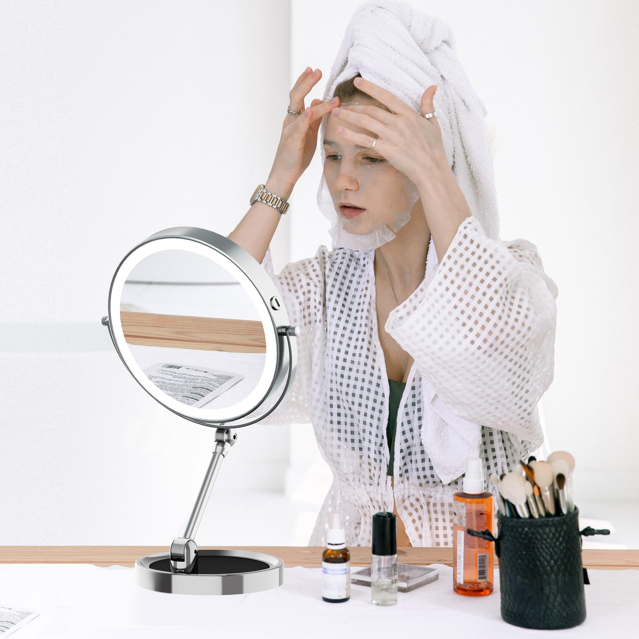 Rocollos ergonomic desk design enhances comfort during makeup tasks.