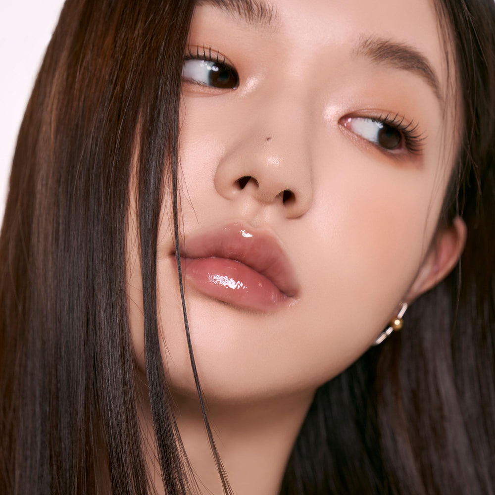 rom&nd Dim Mauve gloss stays hydrated and comfortable during wear