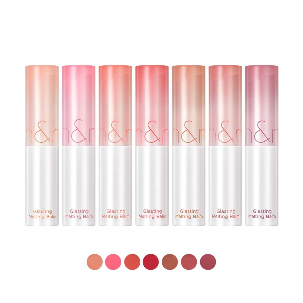 rom&nd Glasting Melting Balm 07 Mauve Whip lifestyle image suggests on-the-go moisture.