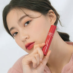 romnd Juicy Lasting Tint application shot shows smooth glide