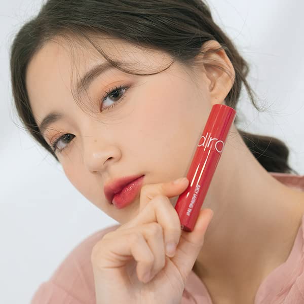 rom&nd Juicy Lasting Tint 06 FIGFIG swatches reveal MLBB shade for natural-looking lips.