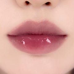 rom&nd Juicy Lasting Tint 28 glass-like finish swatch on lips