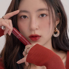 rom&nd Juicy Lasting Tint Deep Sangria lip closeup shows rich pigment and smooth contour.