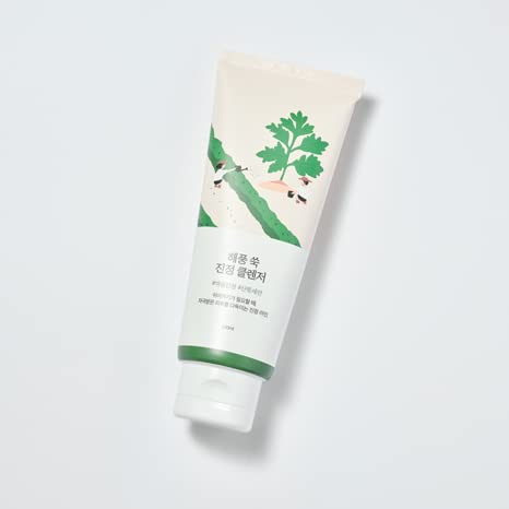 ROUND LAB Mugwort Calming Cleanser cream texture highlights soothing low pH formula