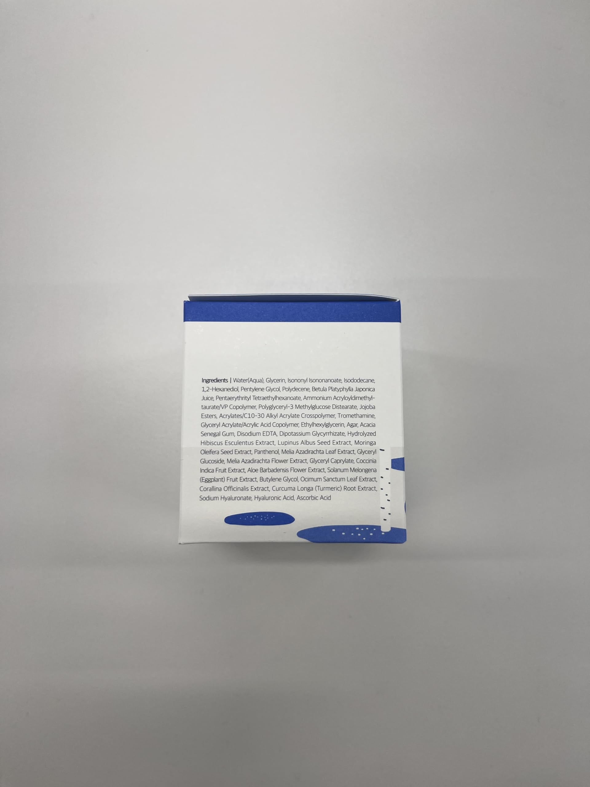 ROUND LAB Oil-water balance concept image highlights Birch Sap supporting balanced skin.