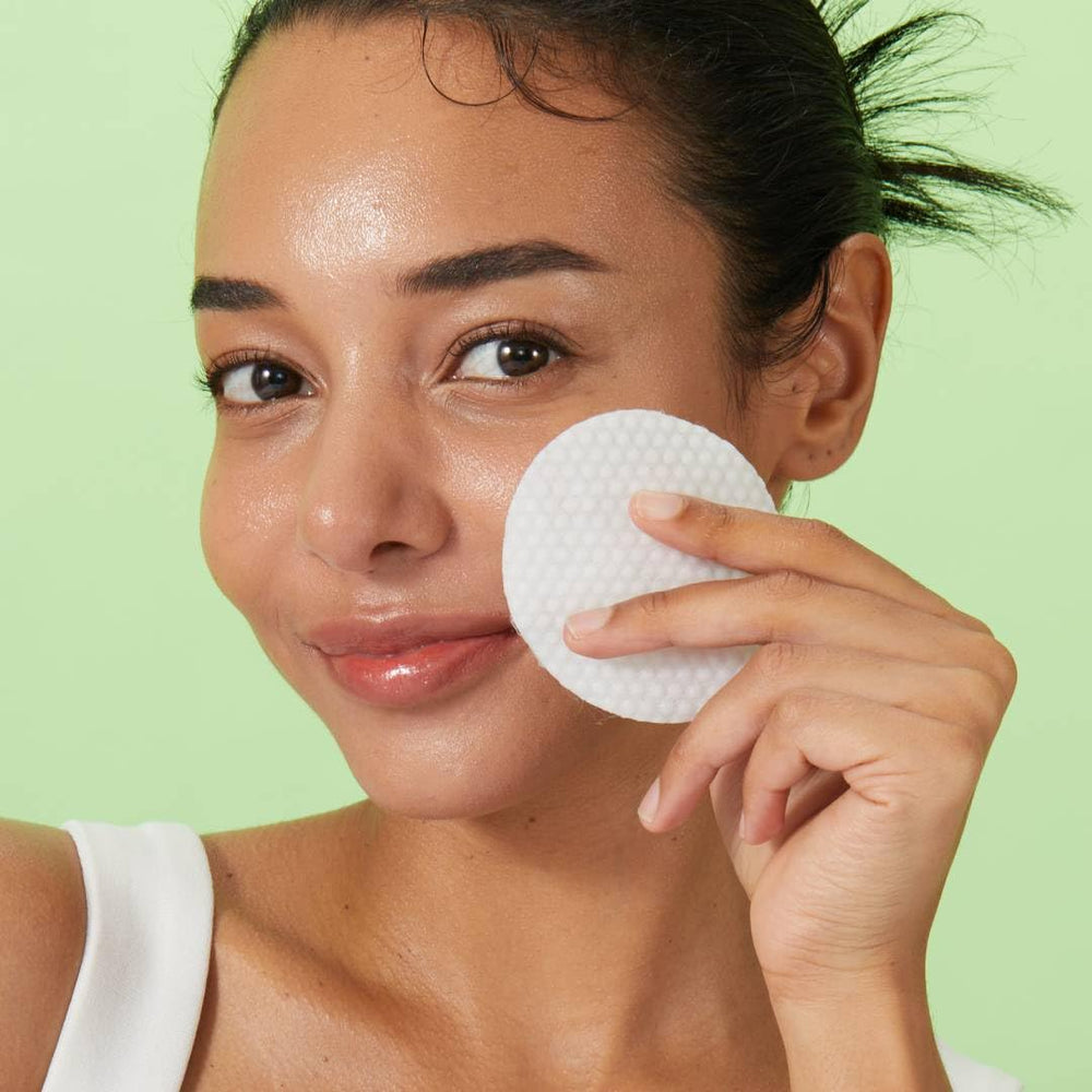 ROUND LAB Pine Calming Cica Pad hyaluronic acid close-up highlighting deep hydration.