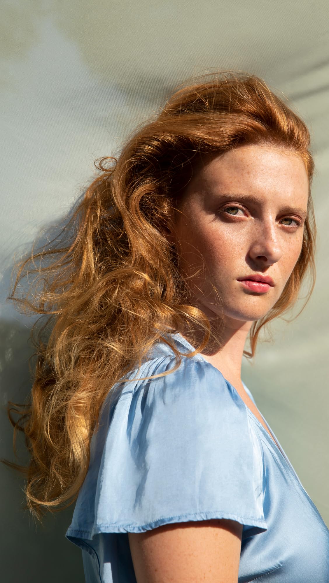 ROZ Santa Lucia styling oil ends application targets mid-lengths for smoothing