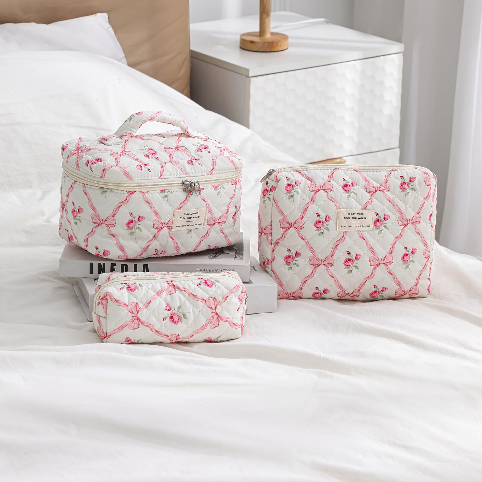 RSRSLEII cute floral pouch adds delicate charm to daily routine.