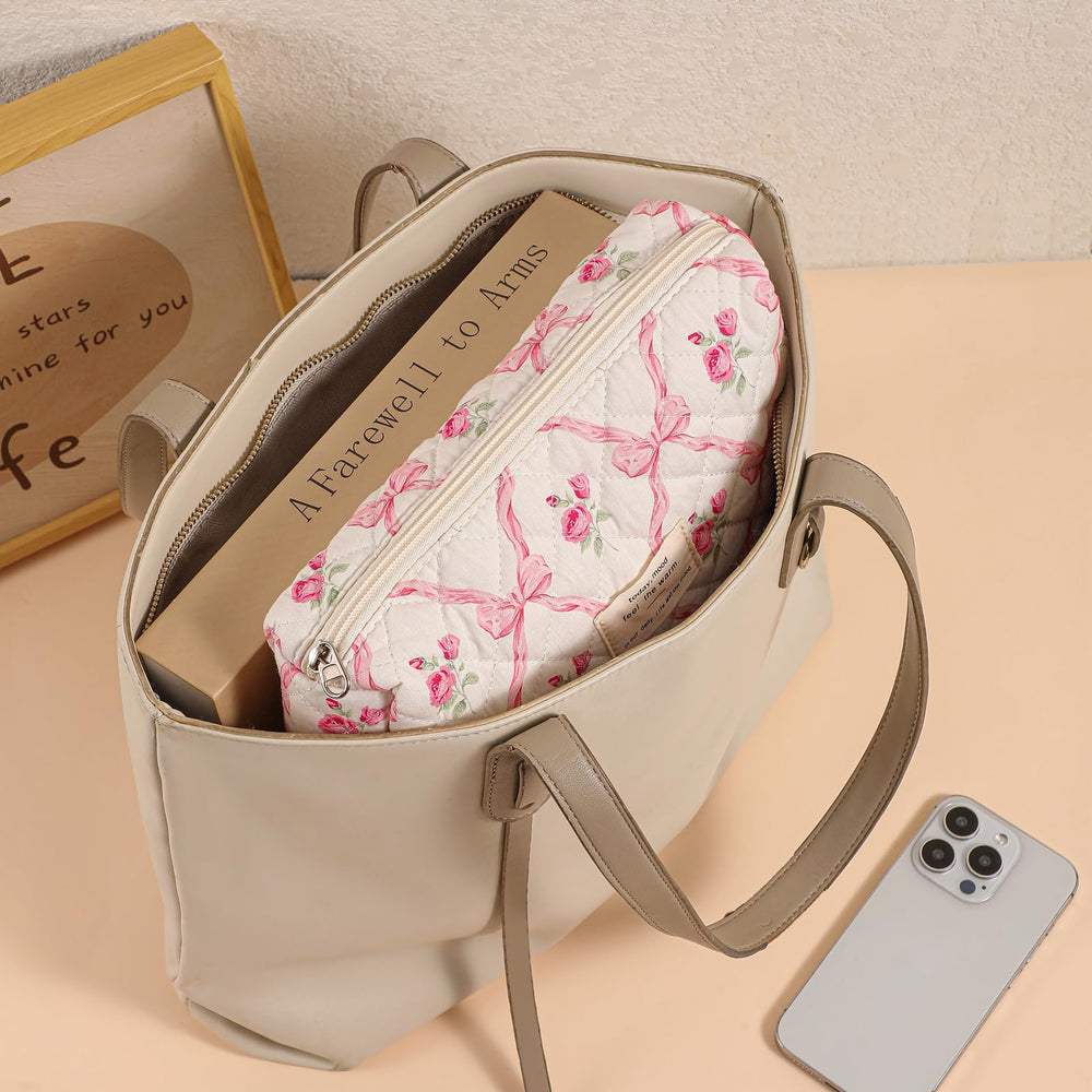 RSRSLEII bag features sturdy nylon zippers for reliable use.