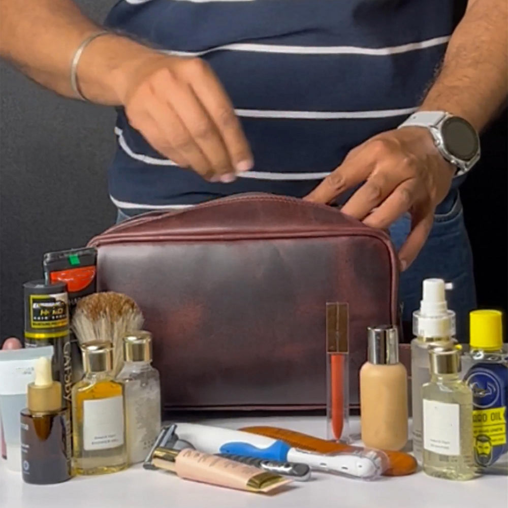 RUSTIC TOWN leather toiletry bag inside-pockets helps separate grooming items for tidy packing