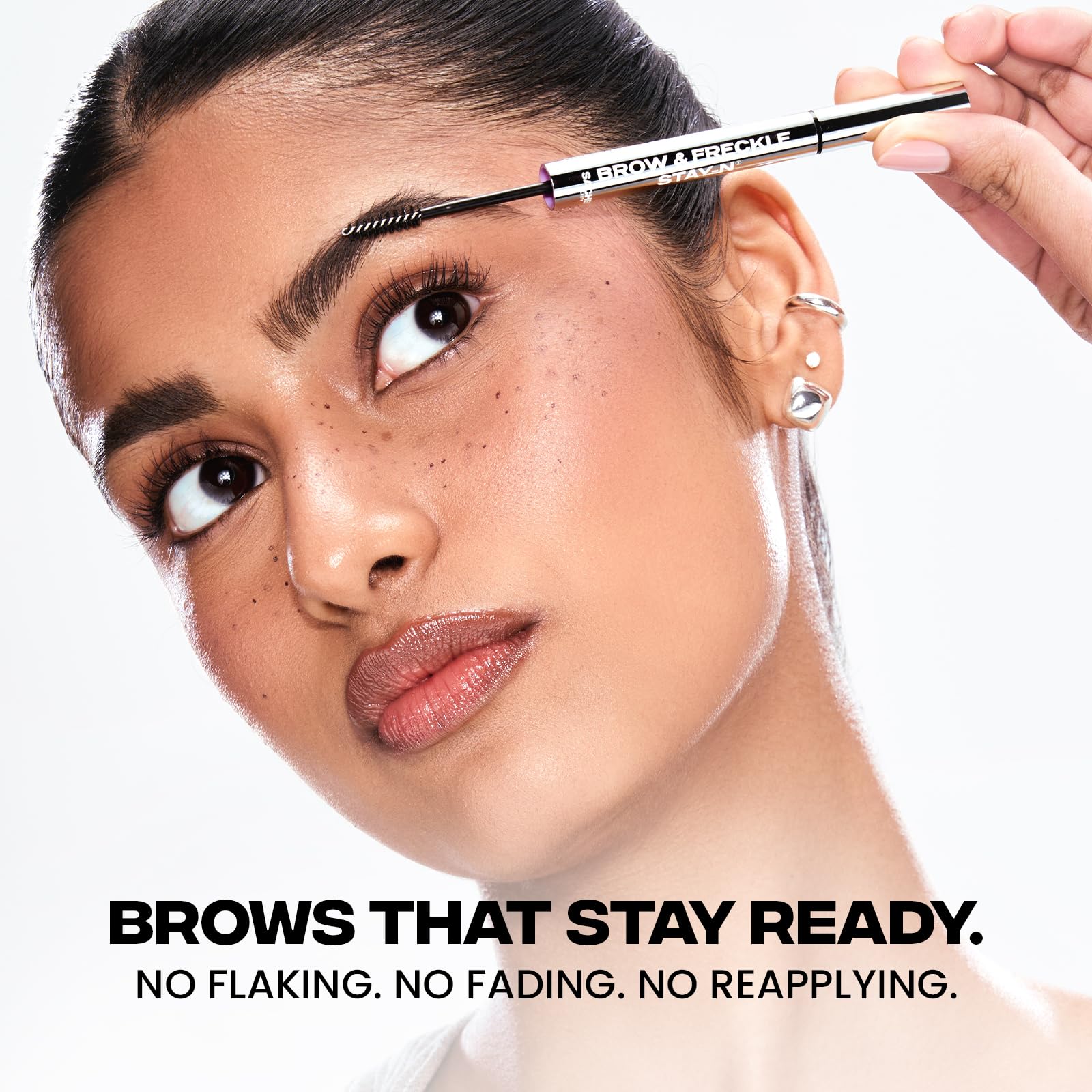 Sacheu Stay-N ultra-fine-tip application for precise freckle dots