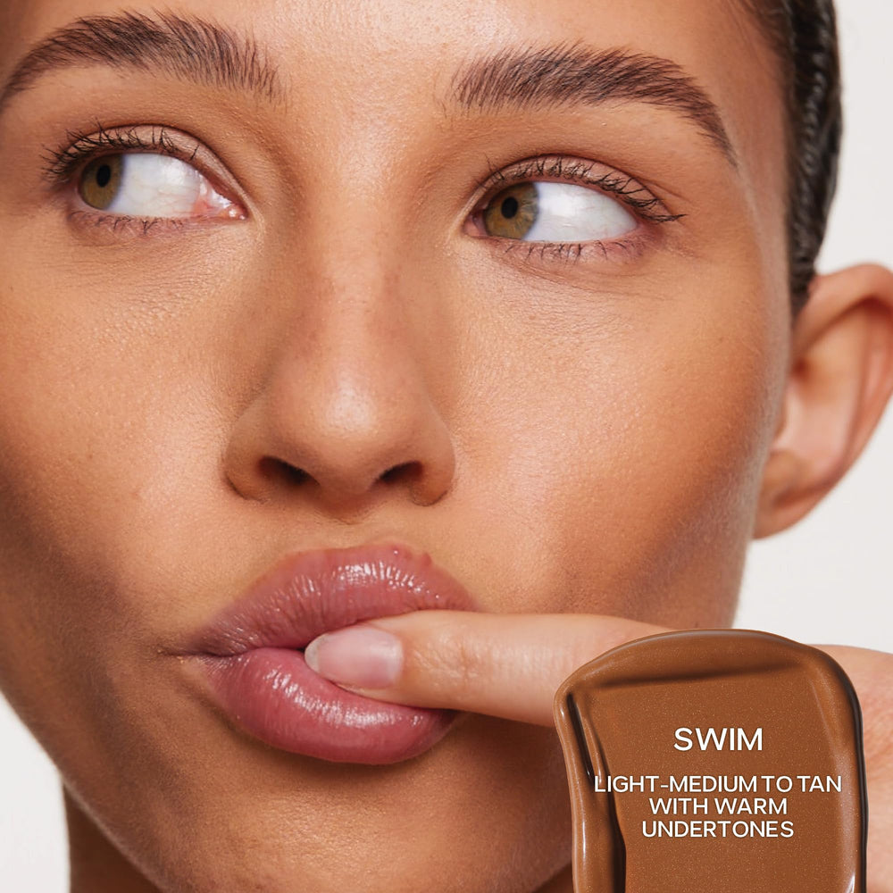Saie Dew Bronze applicator closeup showing precise control for easy bronzing