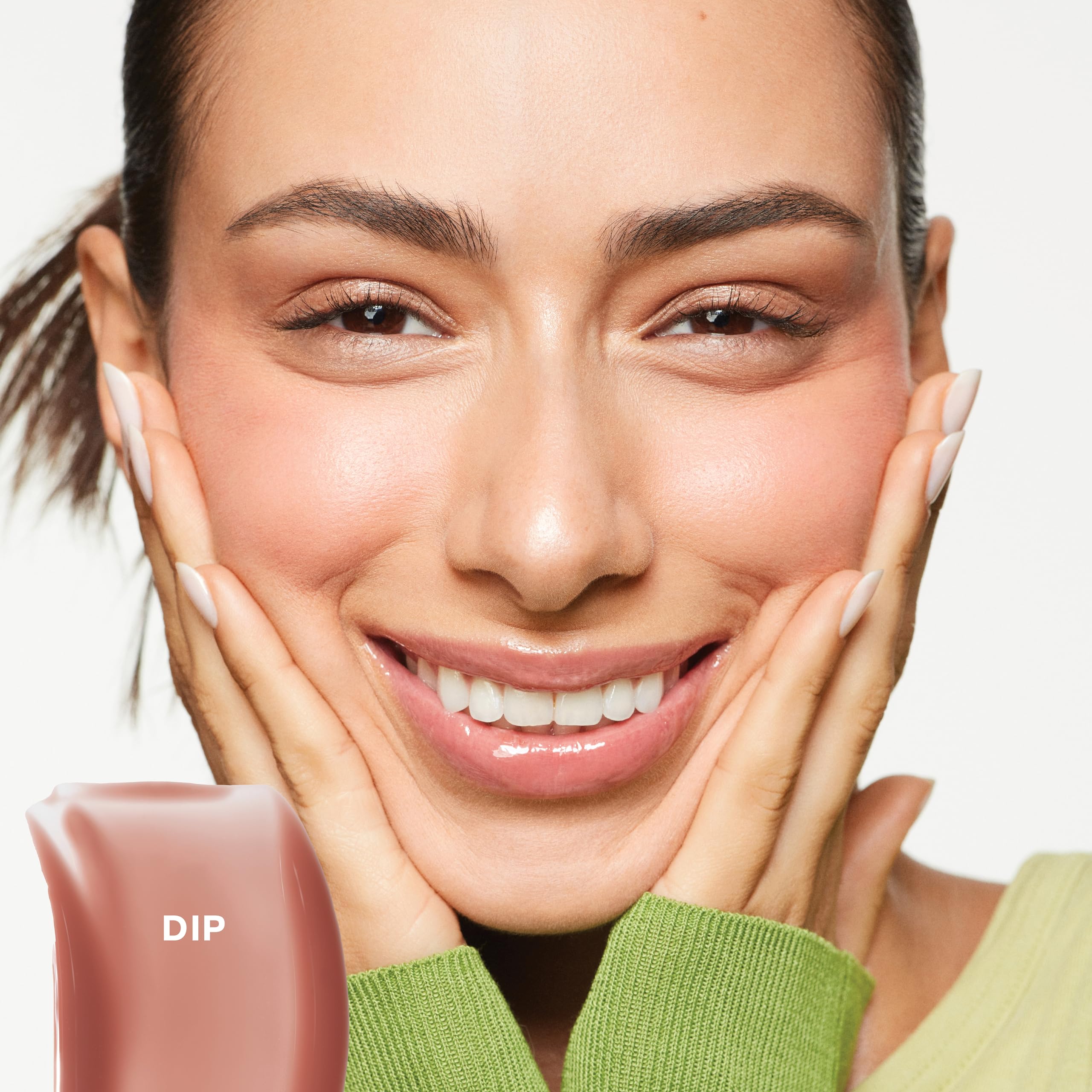 Saie Glossybounce doe-foot applicator closeup demonstrating smooth application