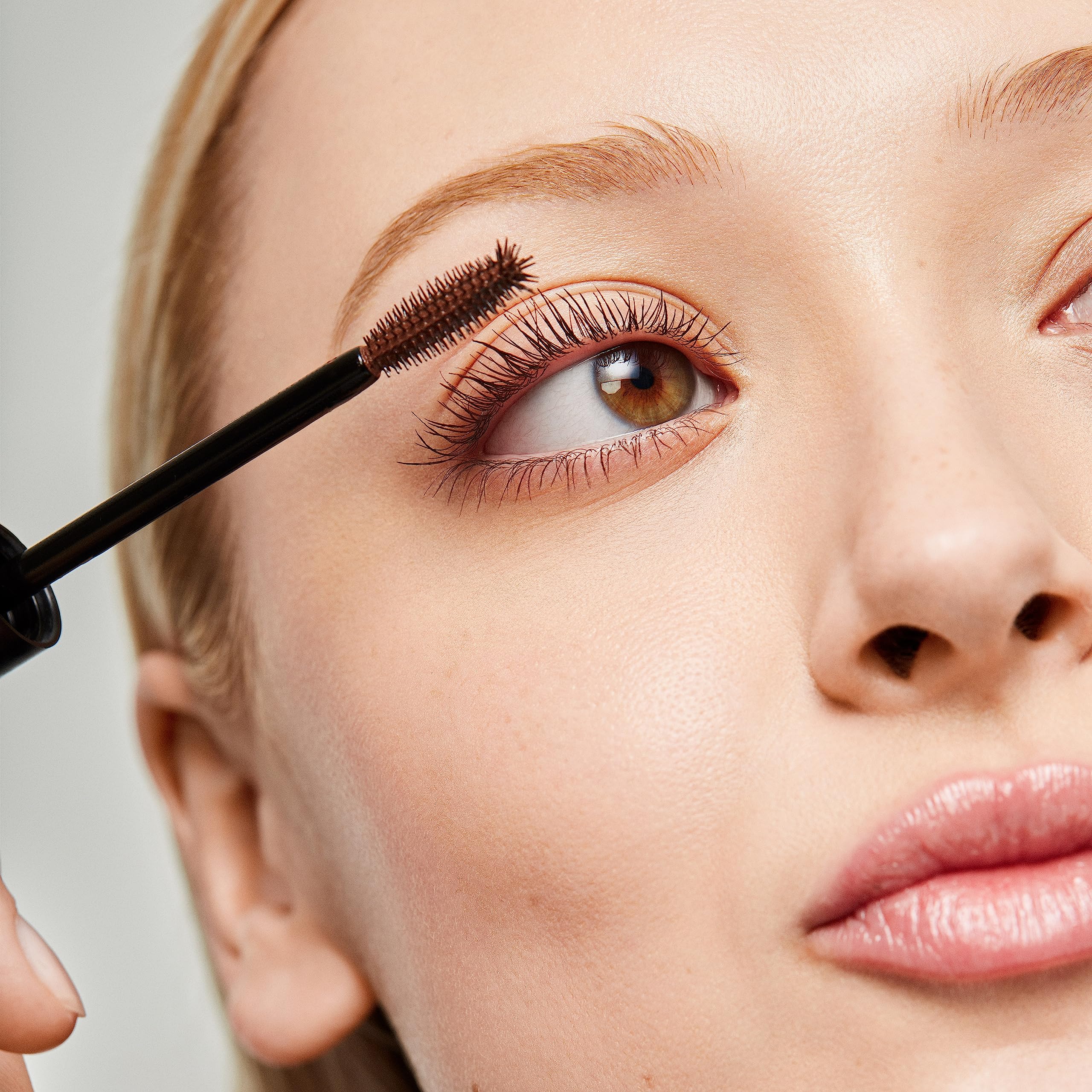 Saie Mascara 101 closeup-lash-length highlighting lengthening formula effects
