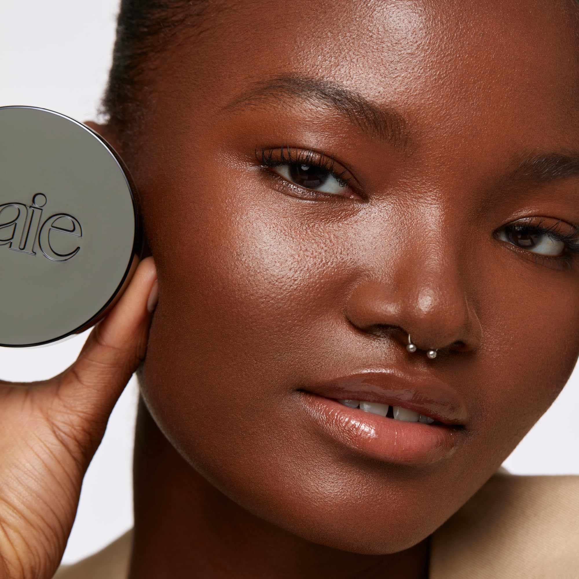 Saie cheek before and after application demonstrating natural sculpt and warmth