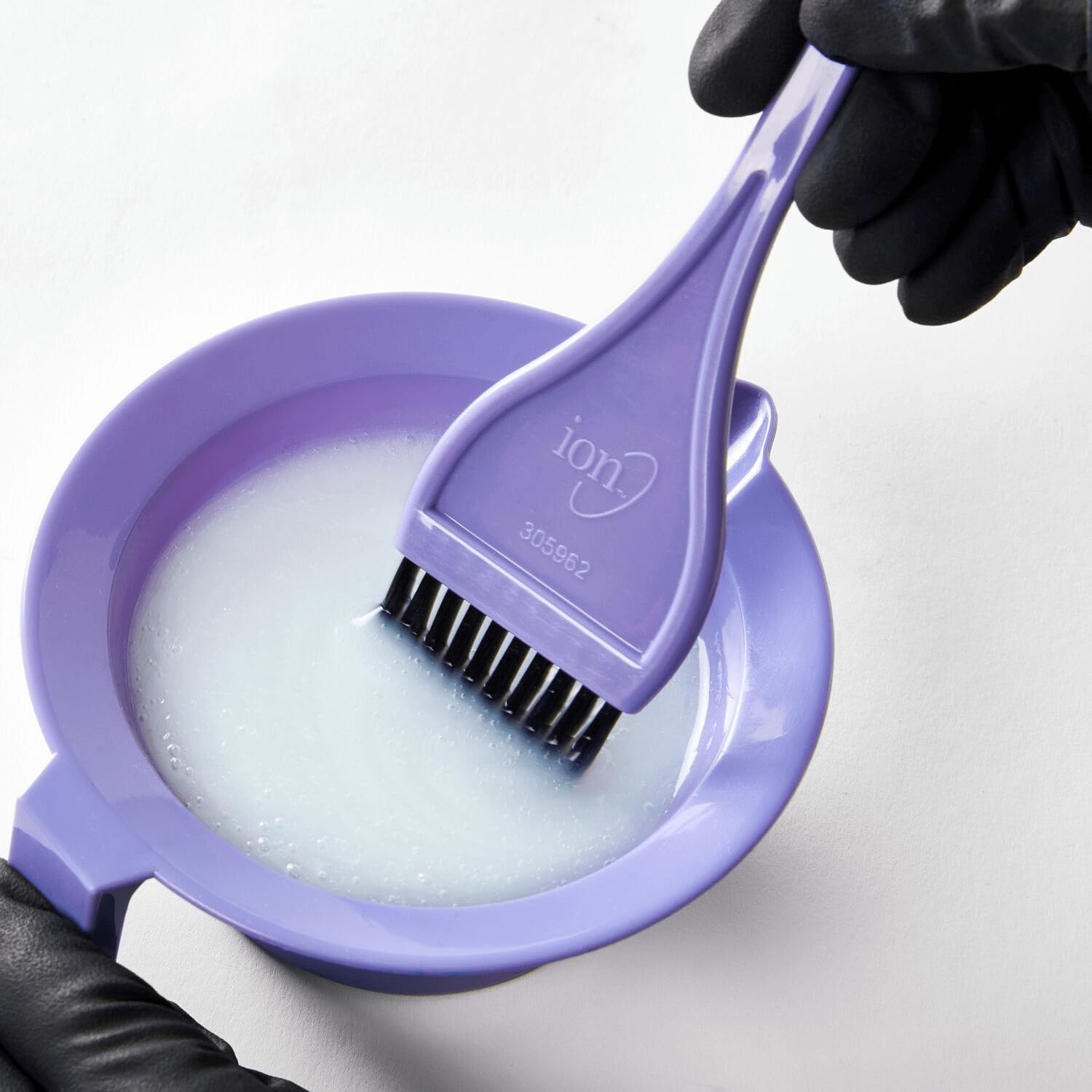 Salon Care 20 Volume Creme Developer in-use demonstrates easy handling during treatments