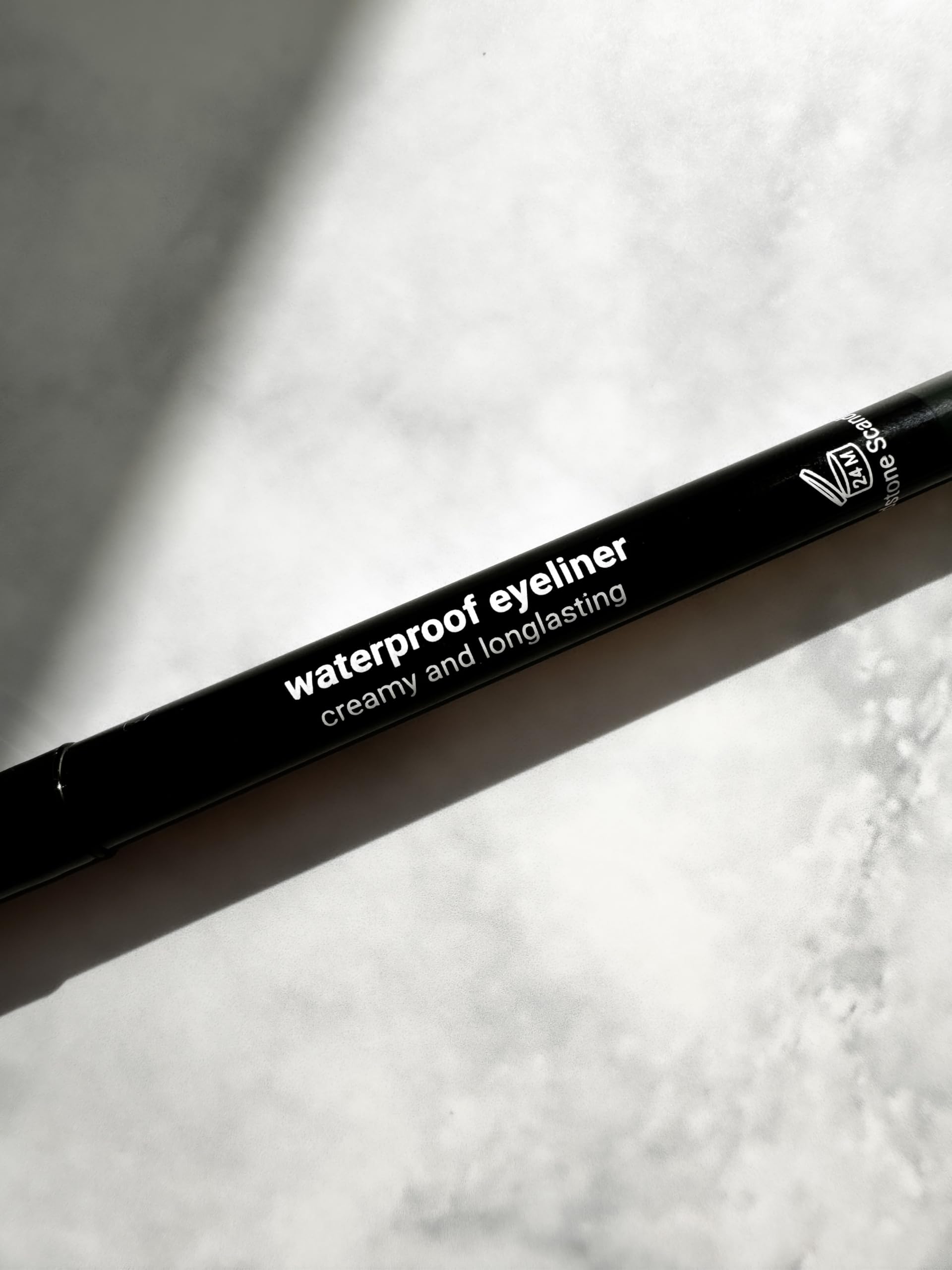 Sandstone Scandinavia hypoallergenic eyeliner green application suits sensitive eyes