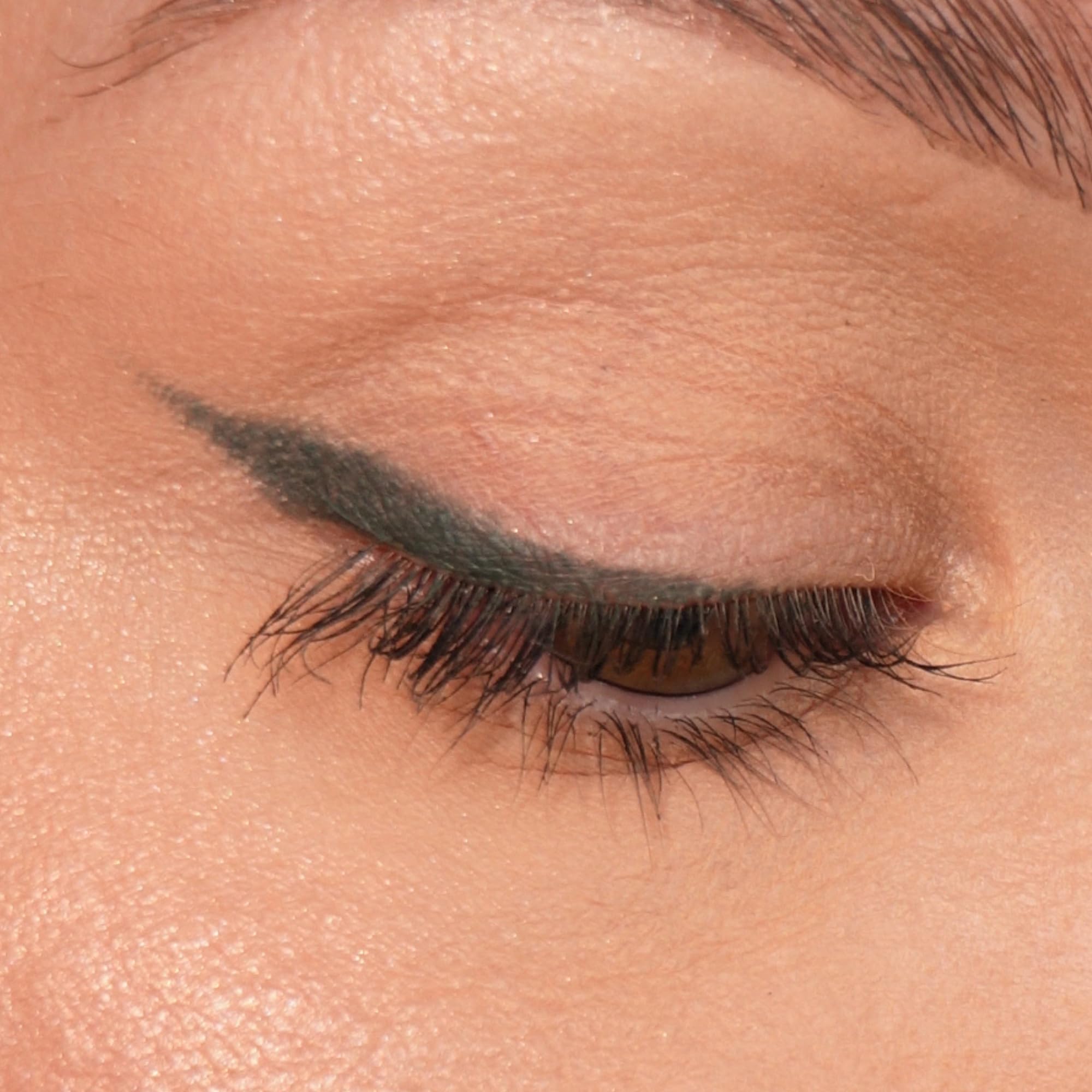 Sandstone Scandinavia vegan eyeliner green packaging highlights cruelty-free makeup choice