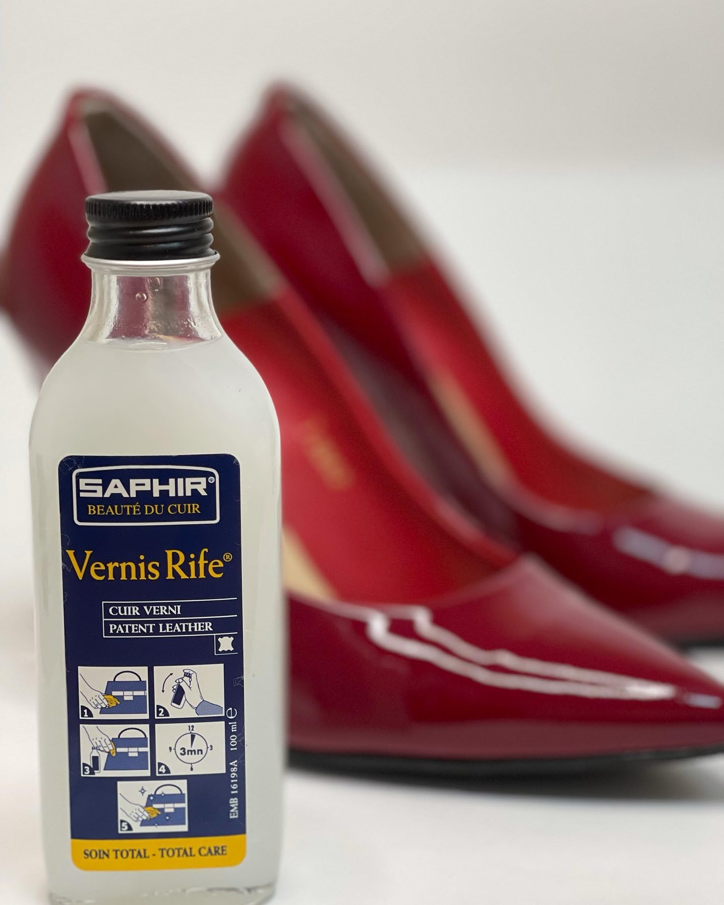 SAPHIR Vernis Rife patent leather shine on finished shoes
