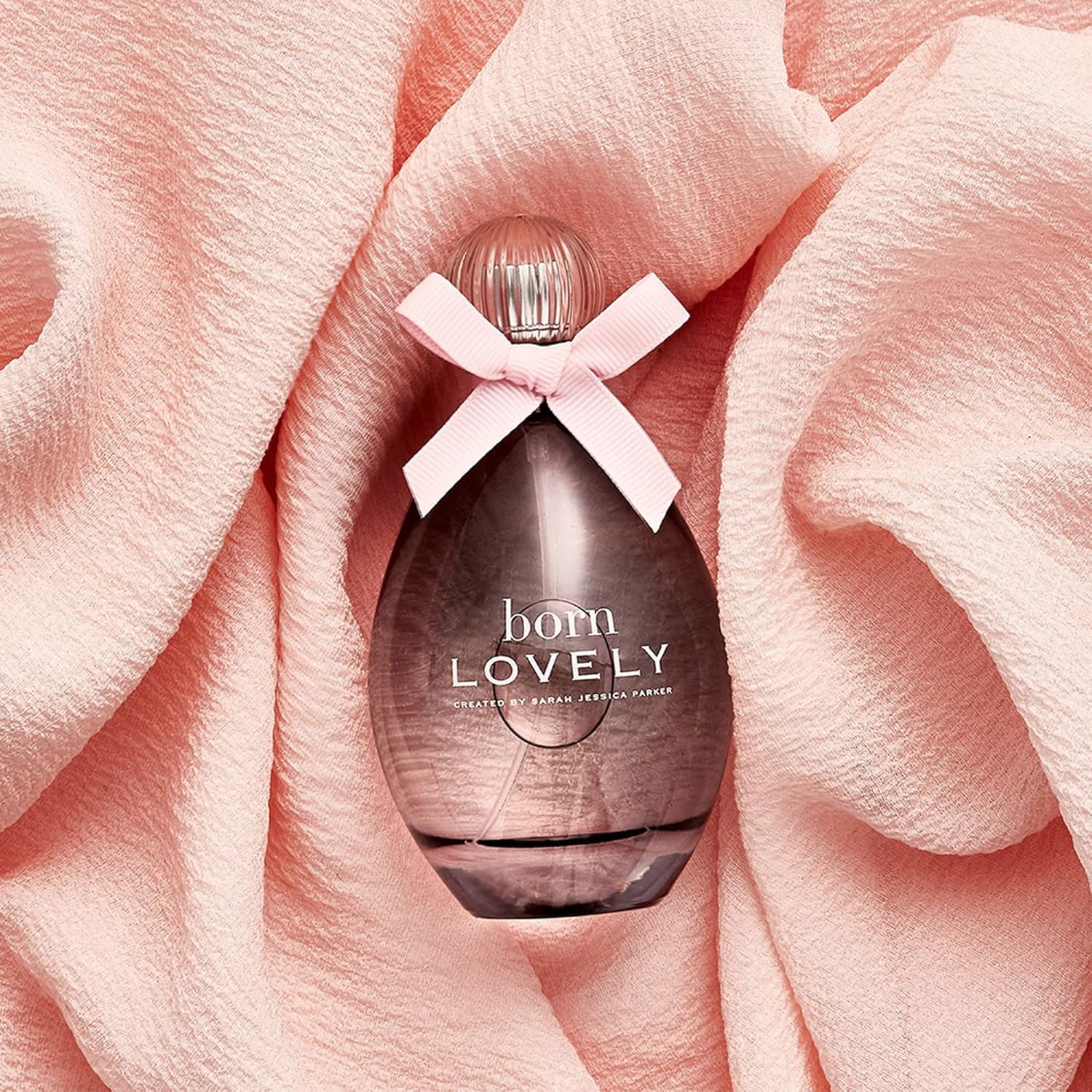 Sarah Jessica Parker Born Lovely amber-floral scent profile captured in glass for everyday elegance
