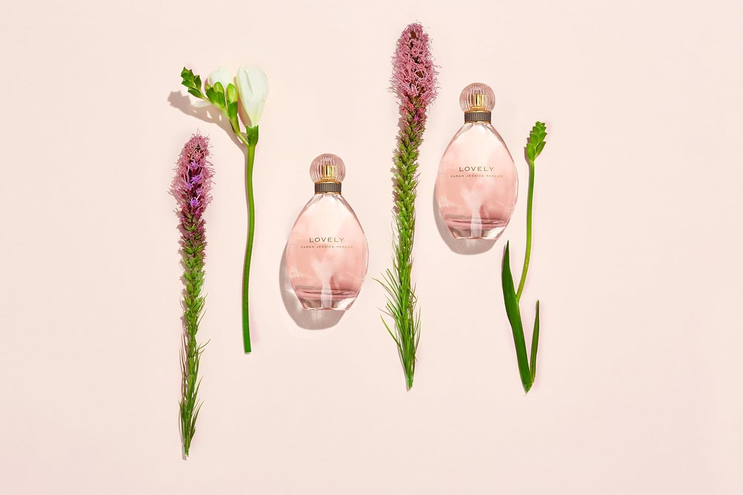 Sarah Jessica Parker Lovely spray action captures a fine mist for balanced fragrance.