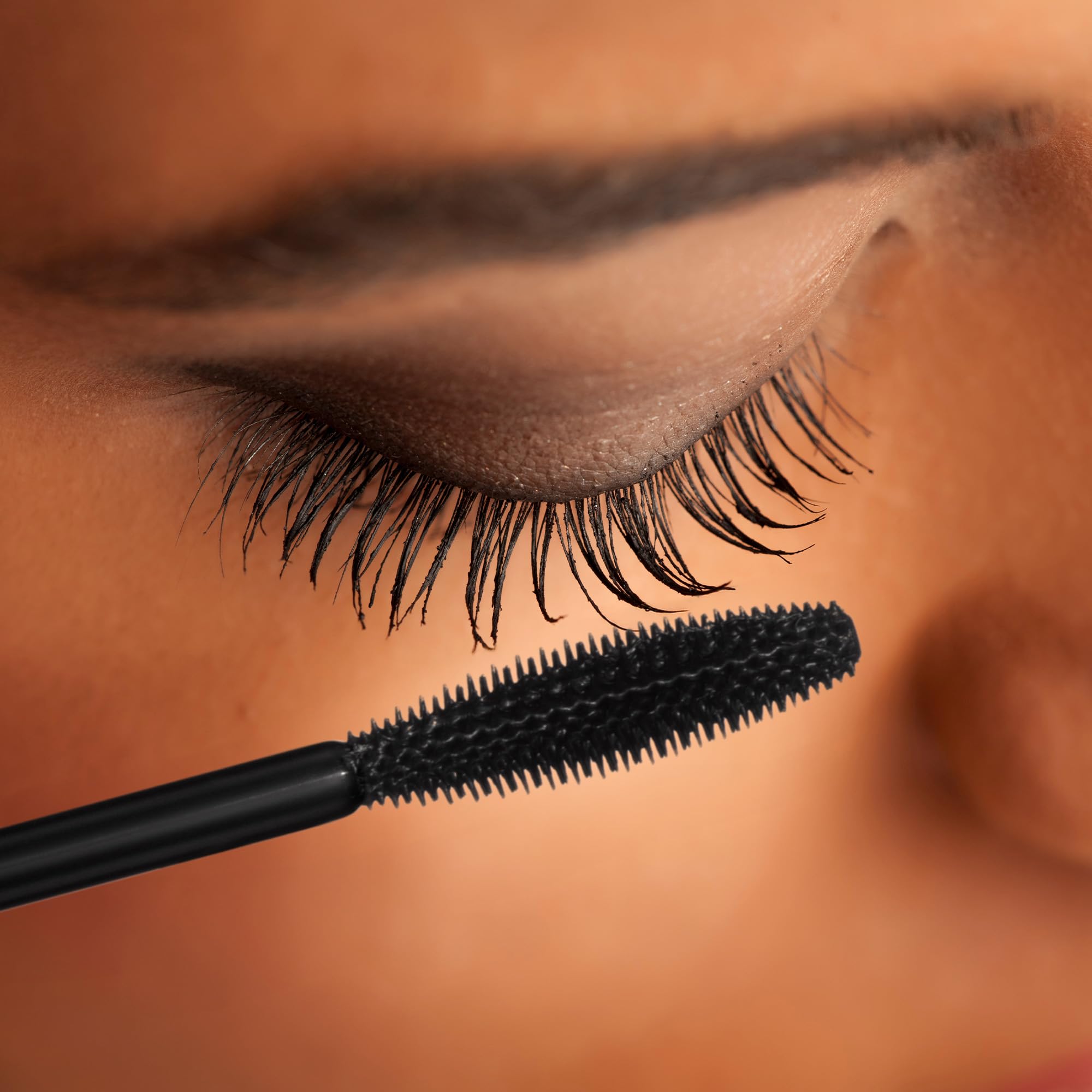 SCENT BEAUTY Dolly-Eyes Mascara packaging with rhinestones for glamorous gifting.