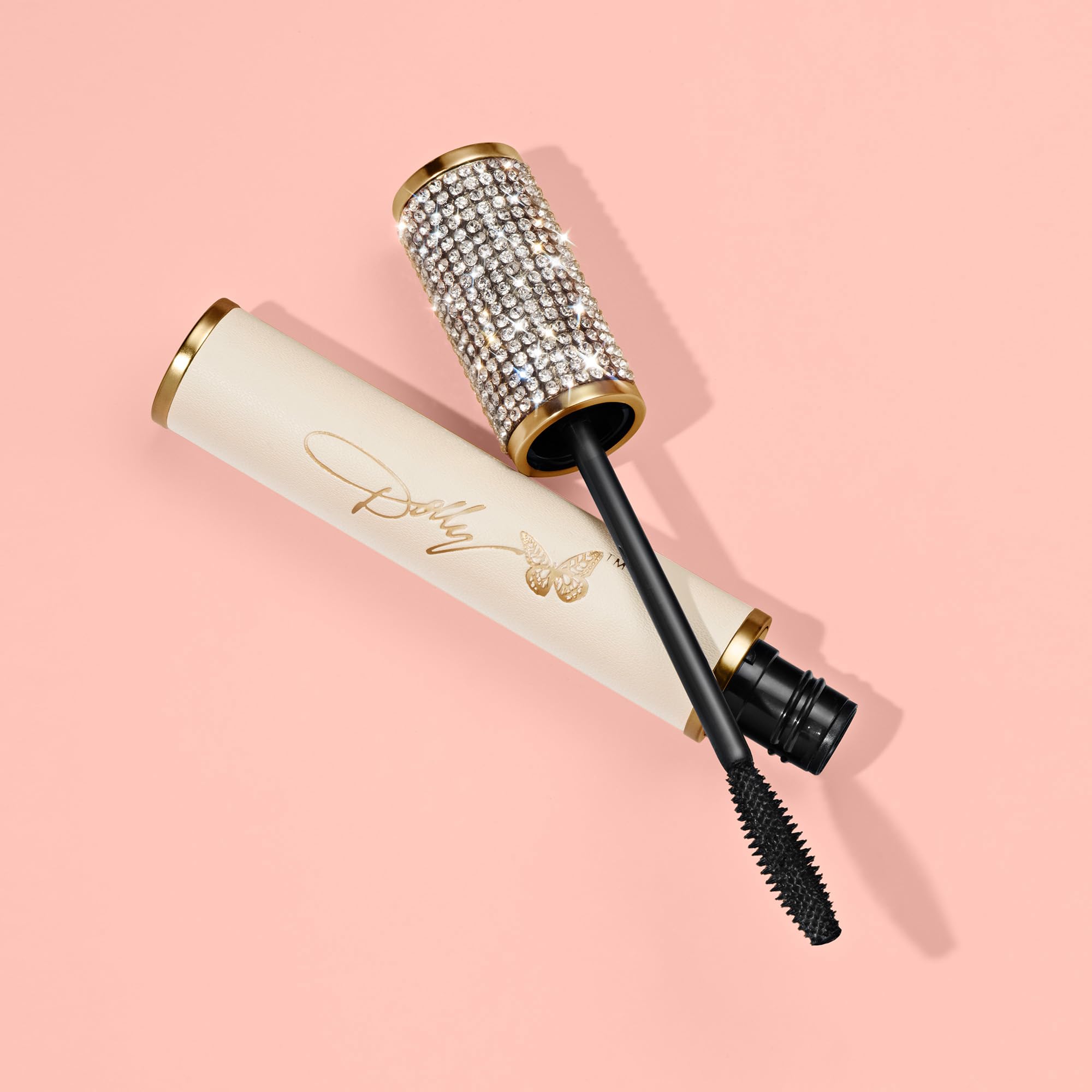 SCENT BEAUTY Dolly-Eyes Mascara waterproof wear test showing smudge resistance.