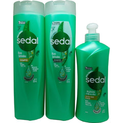 Sedal Rizos Definidos shampoo bottle promoting defined curls and frizz control.