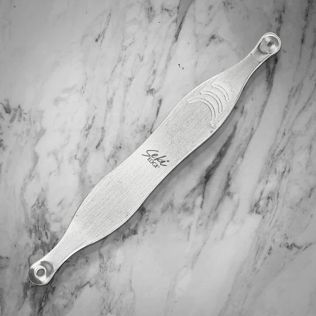 Seki Edge Blackhead Remover SS-801 packaging highlighting compact, professional-grade tool for preventive skincare.
