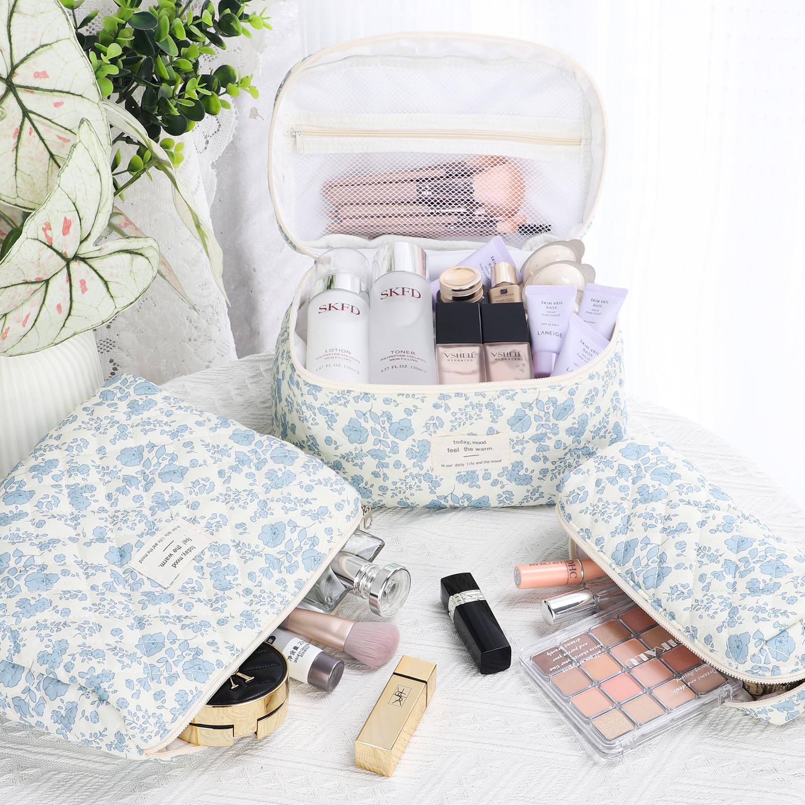Senbowe floral makeup bag set big size, roomy space for foundations and palettes.