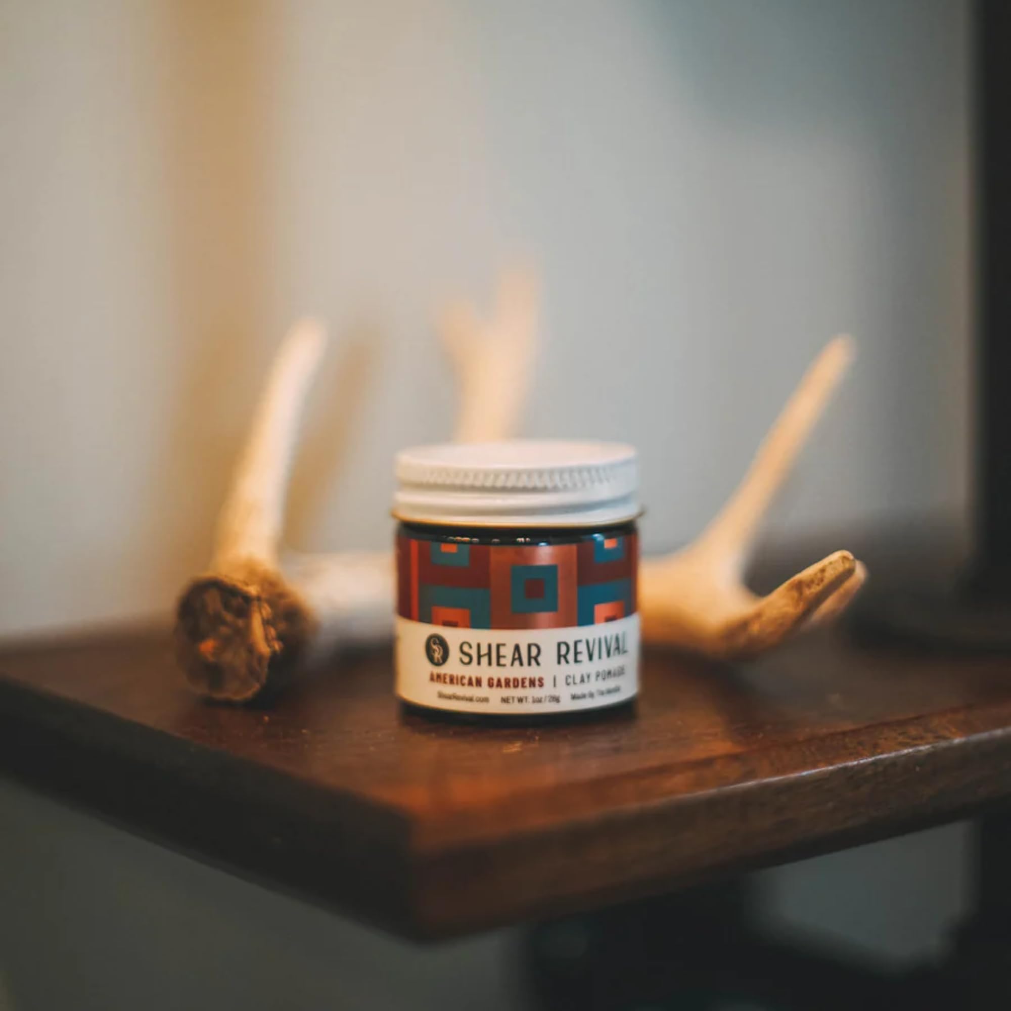 Travel-ready 3.4oz amber jar for on-the-go styling