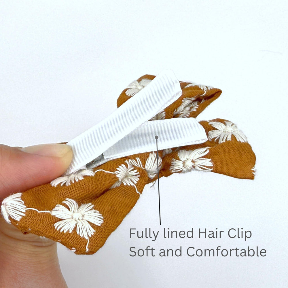 Shelbybox baby girl hair clips set 3 demonstrates ergonomic design for comfortable wear