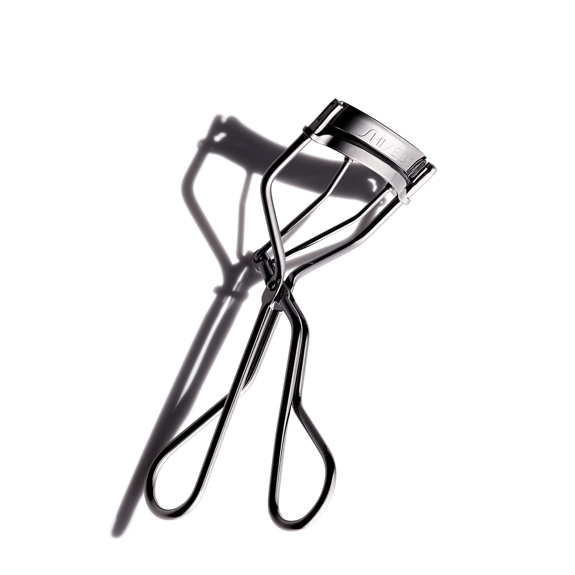 Shiseido Eyelash Curler broad-curve captures every lash for a fuller fringe