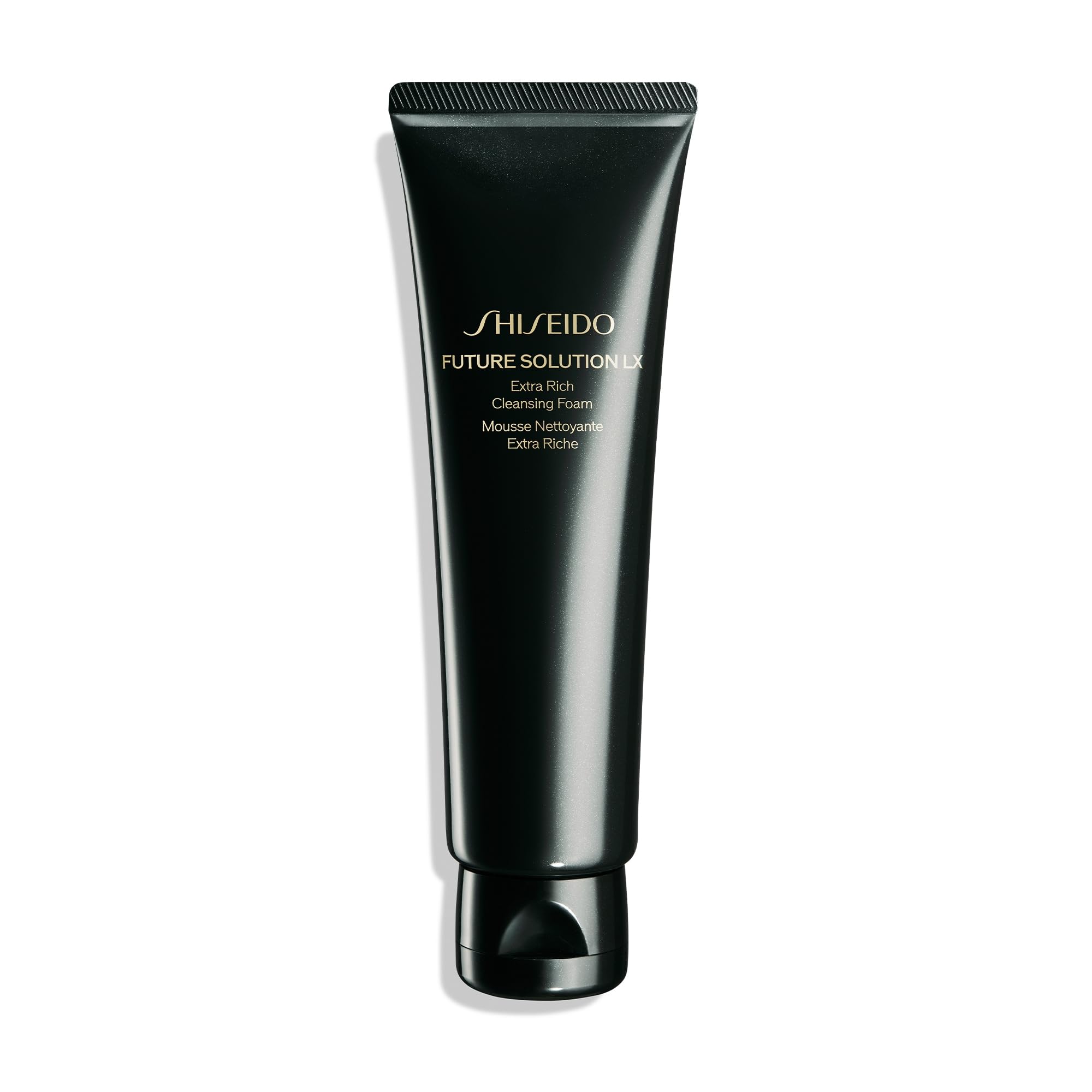 Shiseido Future Solution LX foam pour demonstrates rich cleansing for refreshed skin.