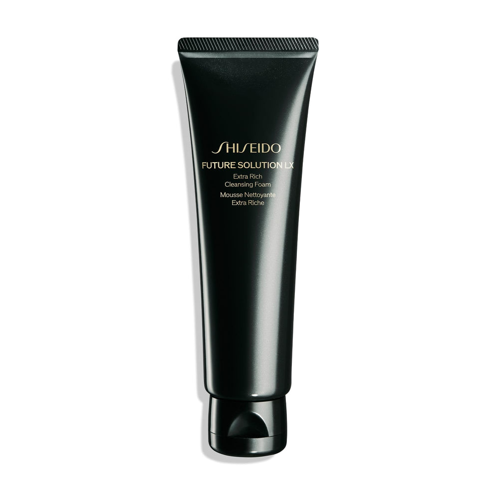 Shiseido Future Solution LX foam pour demonstrates rich cleansing for refreshed skin.