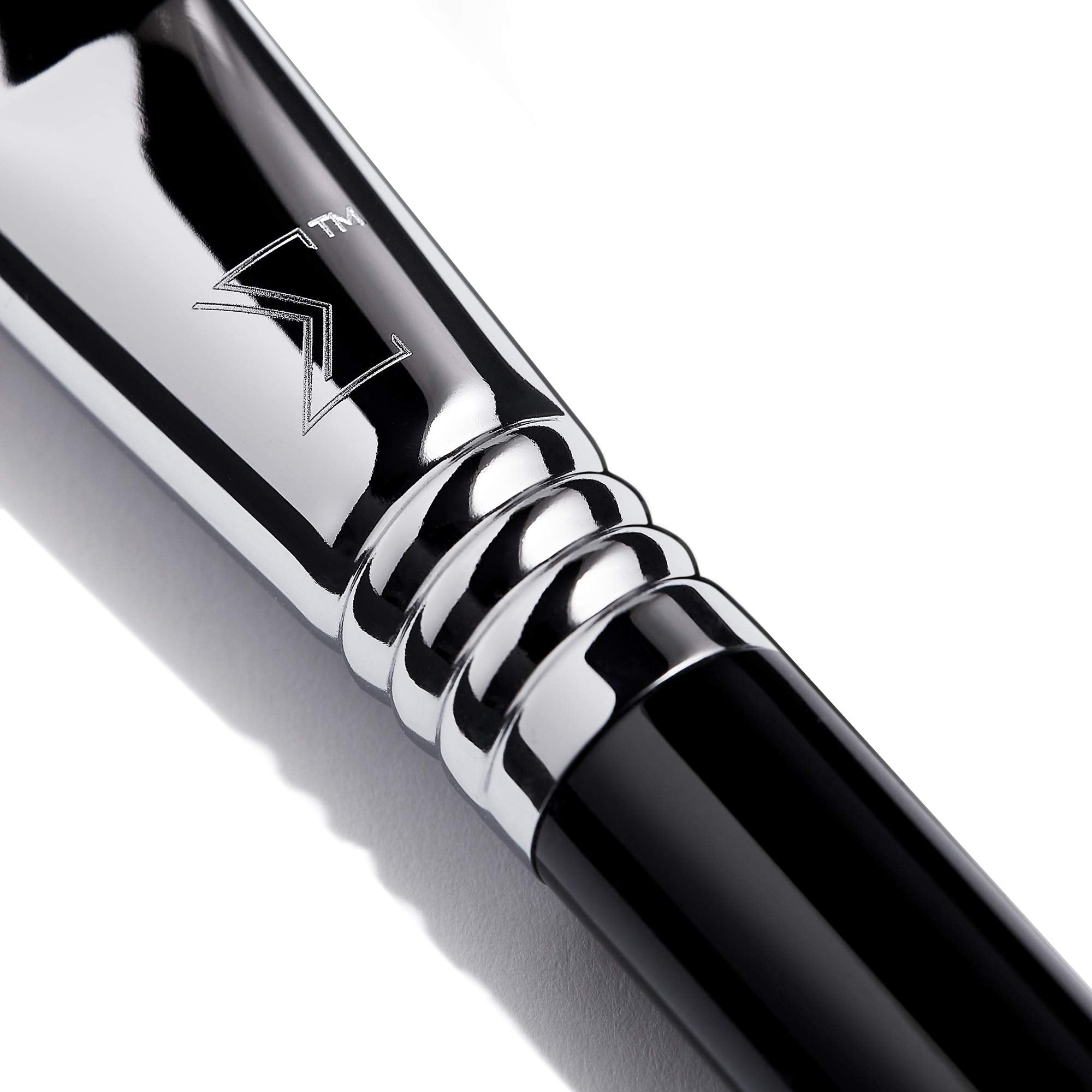 Sigma Beauty E15 tip close-up showing flat-angled edge for liners