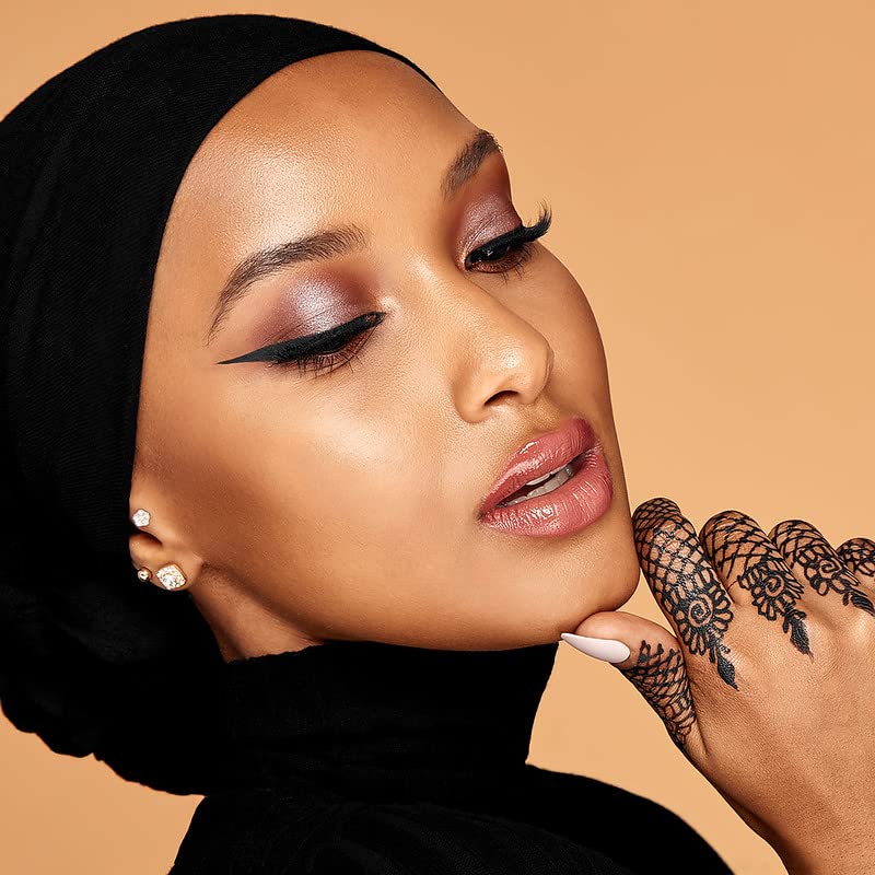 Sigma Beauty E30 pencil brush close-up perfect for precise lower lash line