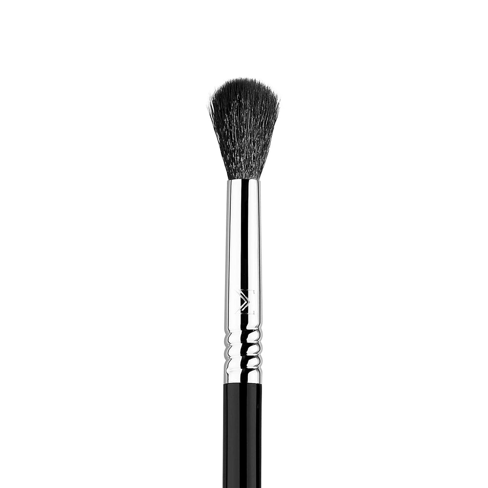 Sigma Beauty E40 brush in hand for seamless eyelid blending and diffusion.