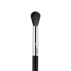 Sigma Beauty E40 brush in hand for seamless eyelid blending and diffusion.